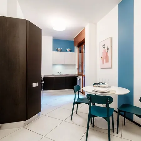 Blue Mood - By Myhomeincomo Apartment